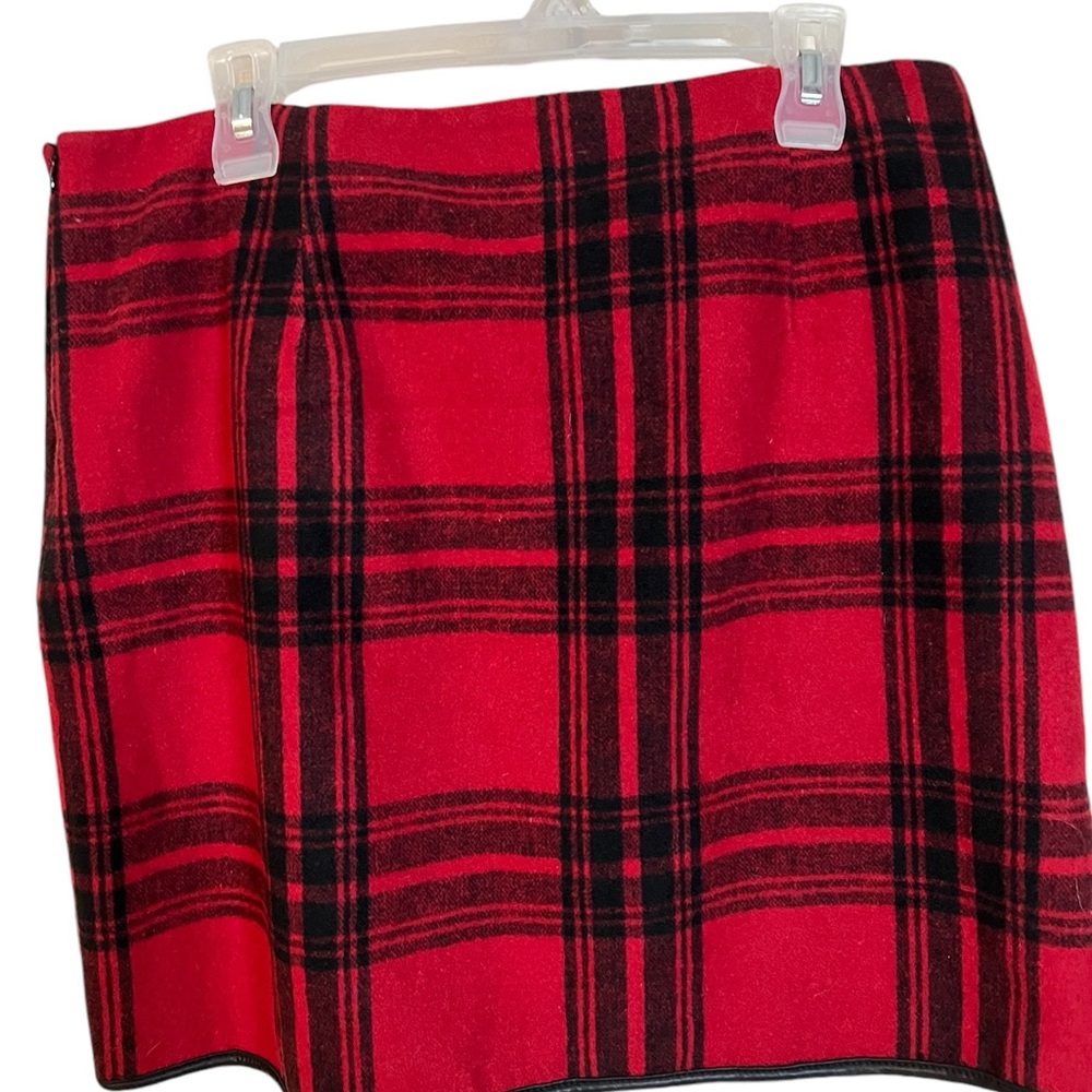 A women’s red and black skirt in size 12 - Picture 6 of 7
